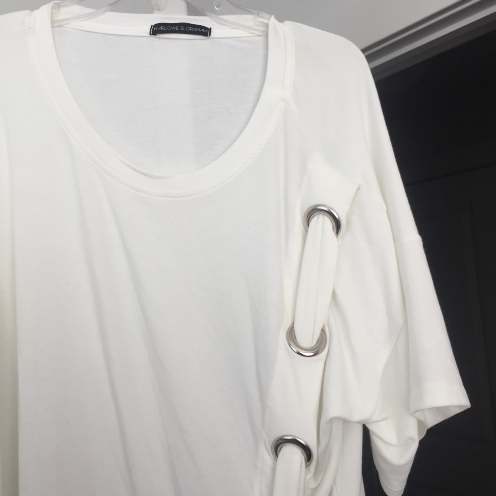Tee with Looped Design - Picture 3 of 4